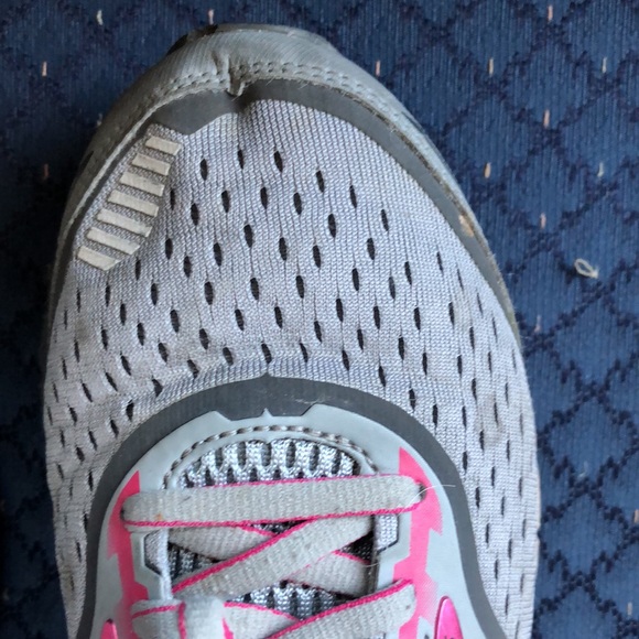 Brooks “Ariel 18” Shoe, Size 7.5 - Picture 10 of 12